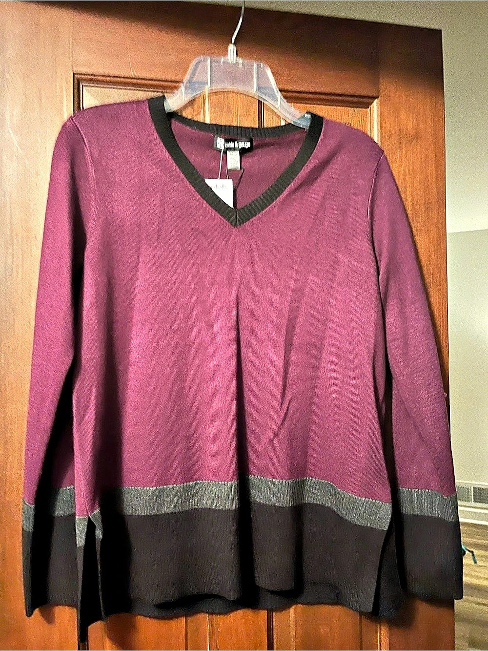 Cable & Gauge Color Block V-Neck Sweater Size Small NWT